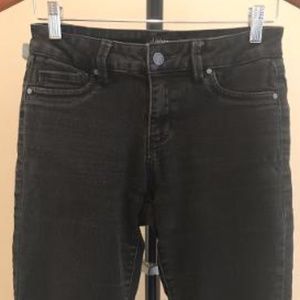 Sleek Black Ankle Jeans Size 6